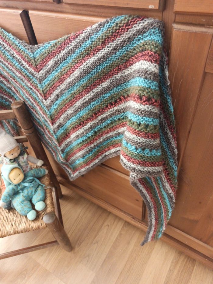 Châle laine enfant tbe - photo numéro 2