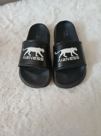 claquette Airness taille 33 garçon