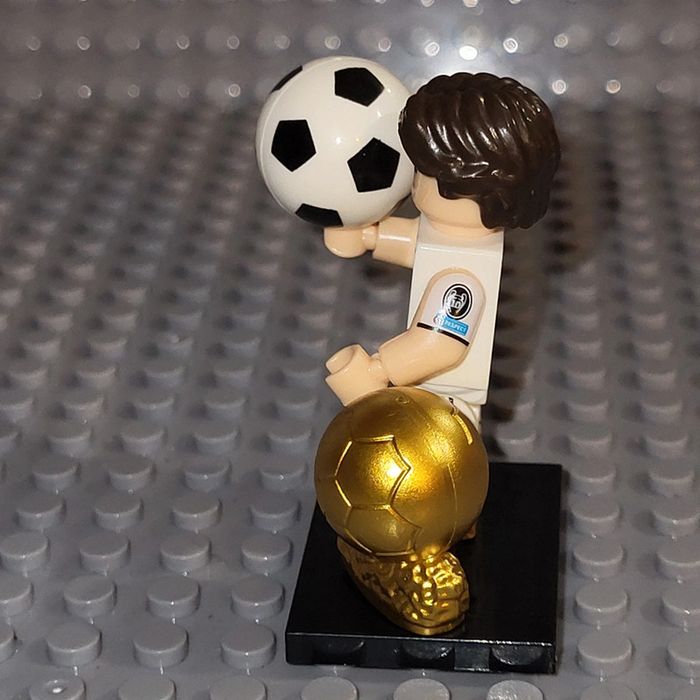 Minifigure / Figurine - Footballeur - Ballon d'or - Modrić - photo numéro 2
