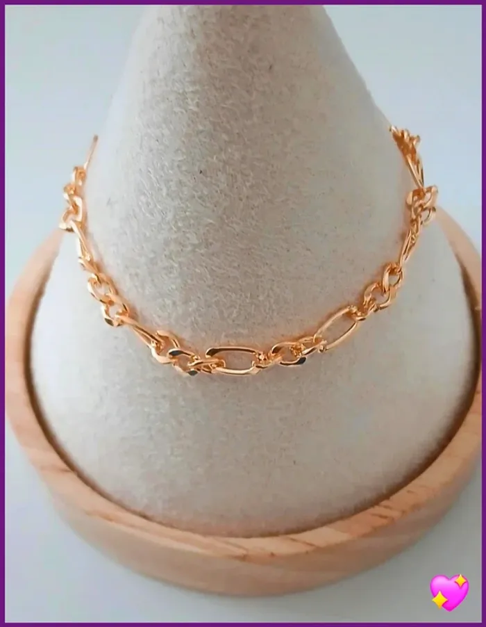 Bracelet chaîne doré femme – chic, tendance et lumineux - photo numéro 2