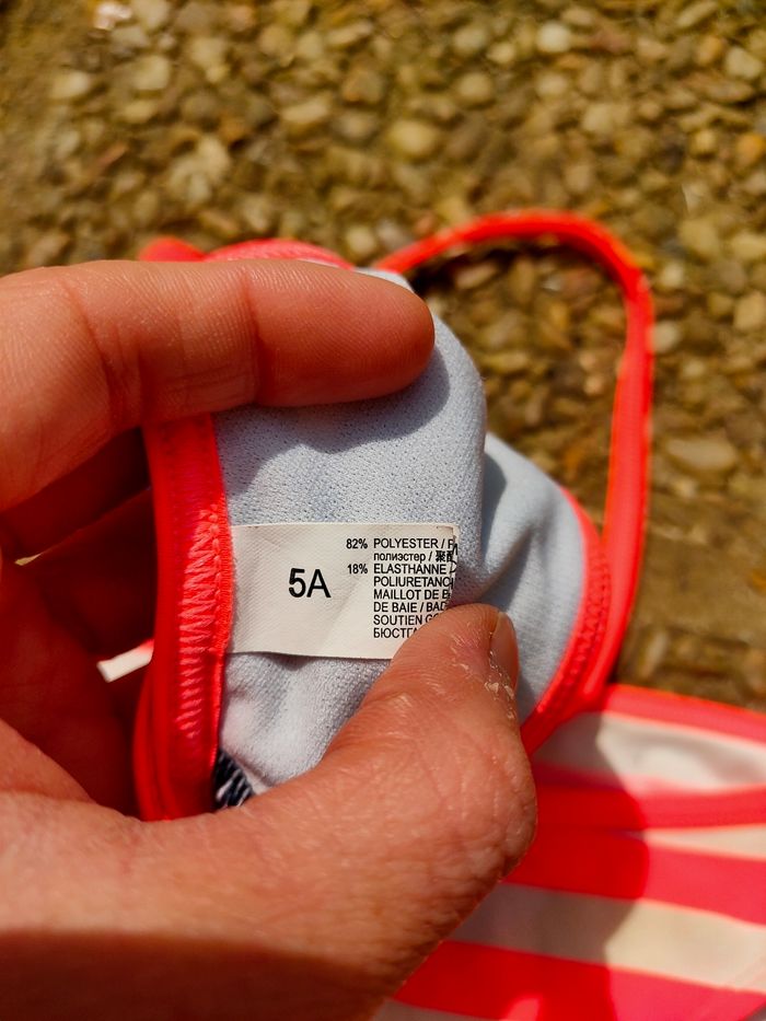 Maillot de bain 2 pièces Kiabi taille 5 ans - photo numéro 2