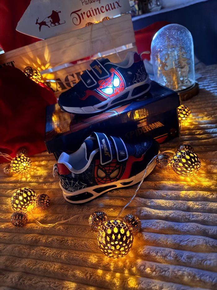 Basket Spiderman lumineuse  figurine - photo numéro 6