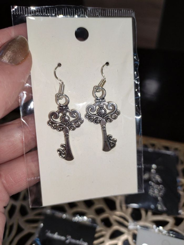 Lot de 6 bijoux neufs, thème clé, clef - photo numéro 2