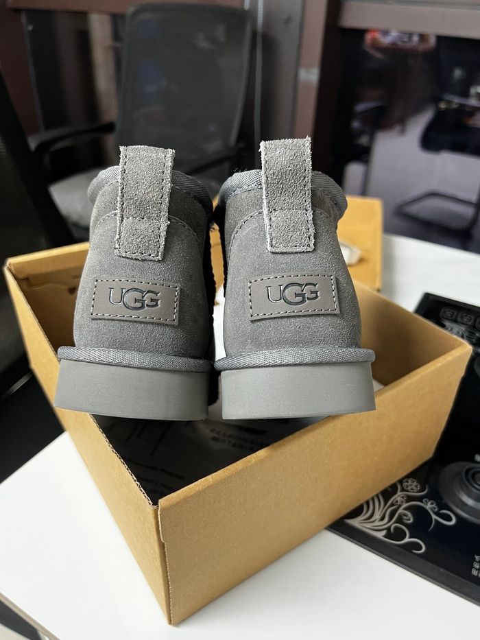 Bottes de neige courtes UGG Mini, grises, pointure 37 - photo numéro 2