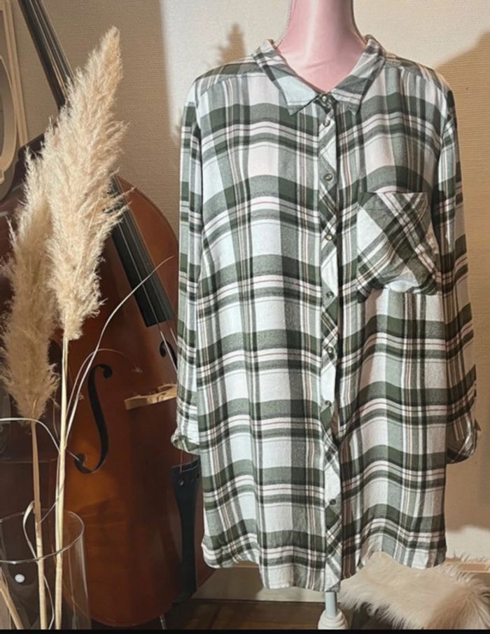 Jolie chemise taille 52 Blanche Porte à carreaux