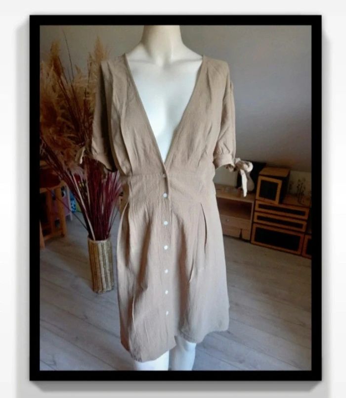 Jolie robe kaki Taille 46
