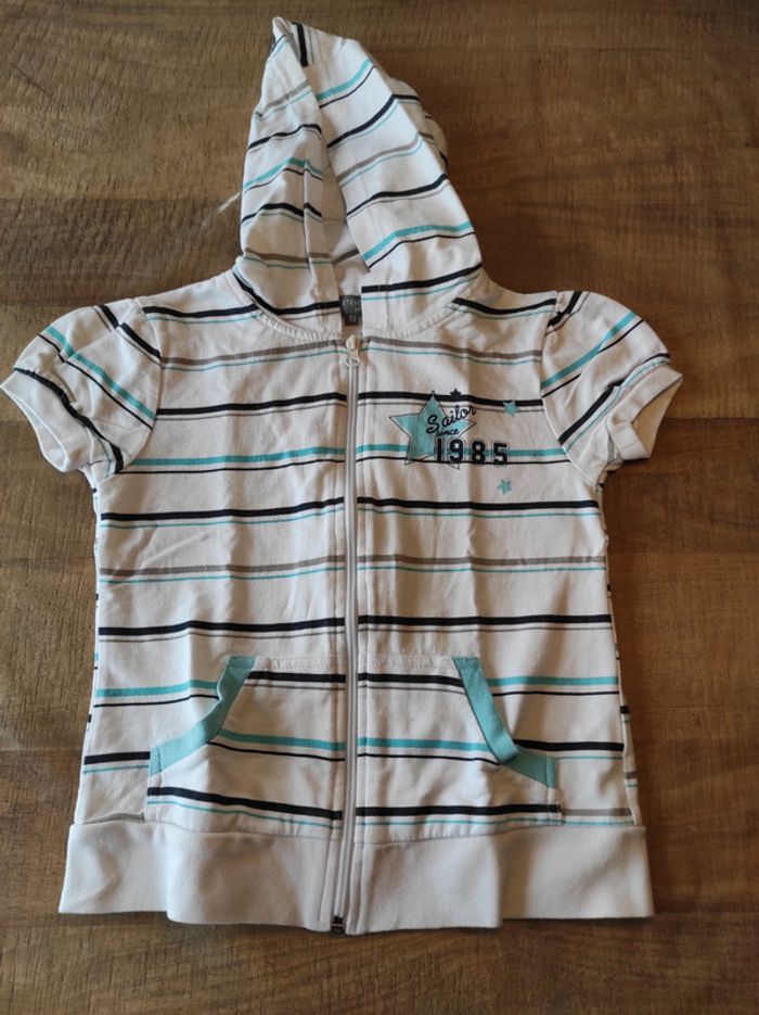 Gilet zippé à capuche manches courtes