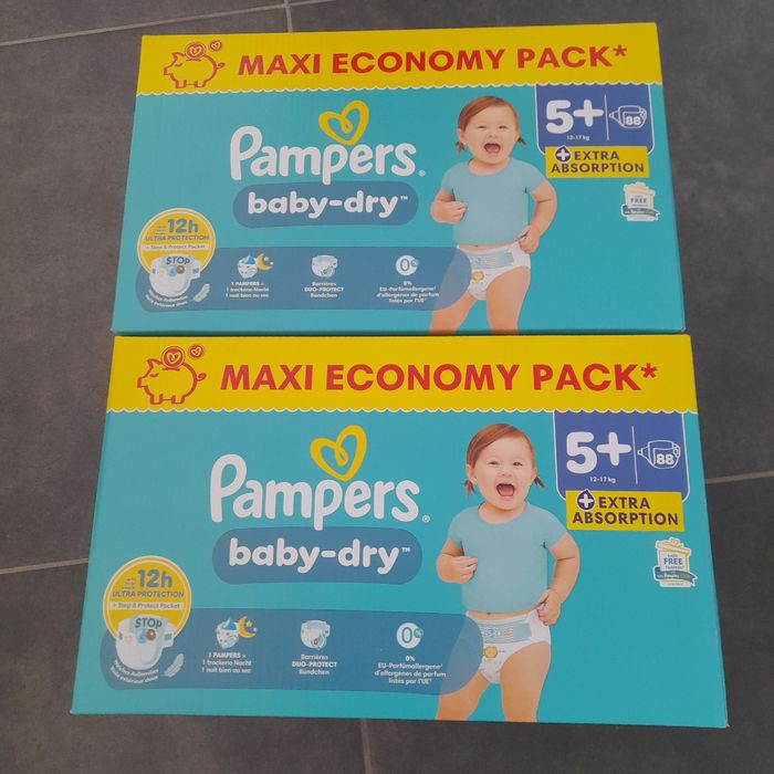 176 couches pampers baby-dry taille 5+ 12-17kg