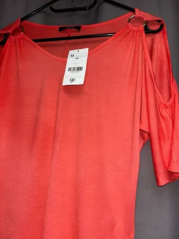 Tee-shirt femme corail rose saumon, teeshirt femme 38, tee-shirts neuf, tee-shirt épaules dénudées