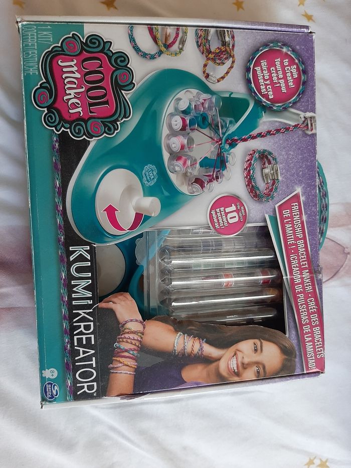 Machine pour fabriquer des bracelets