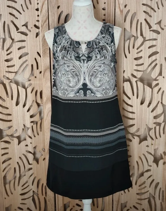 Robe sans manches - Motifs et Tissu Fluide- Taille 40 - photo numéro 2