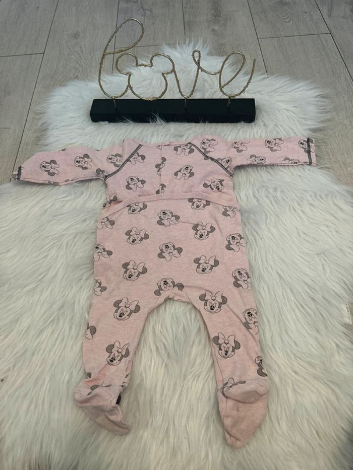 Très beau pyjama minnie Disney 🥰 taille 9 mois - photo numéro 3