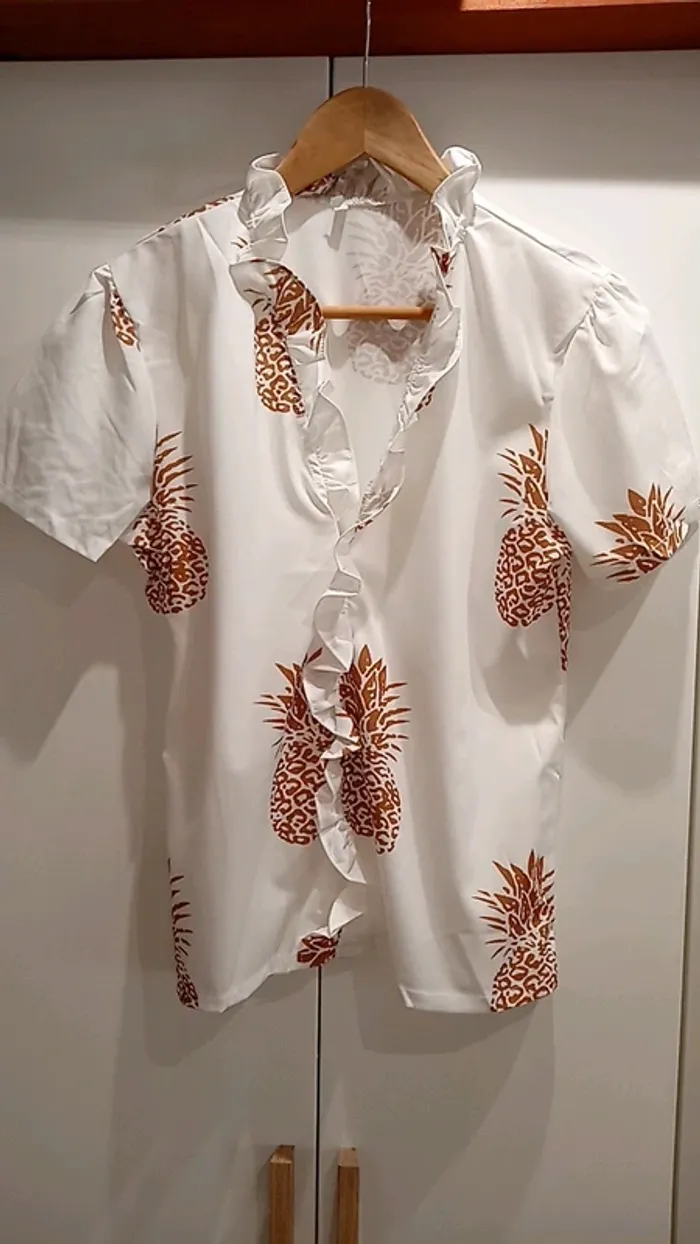 Top blanc ananas à volants