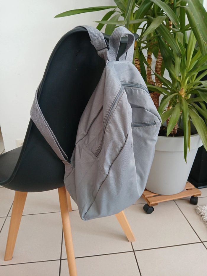 Sac à dos gris🌿🎁 - photo numéro 3