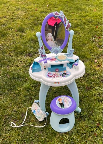 Coiffeuse Reine des Neige  15€