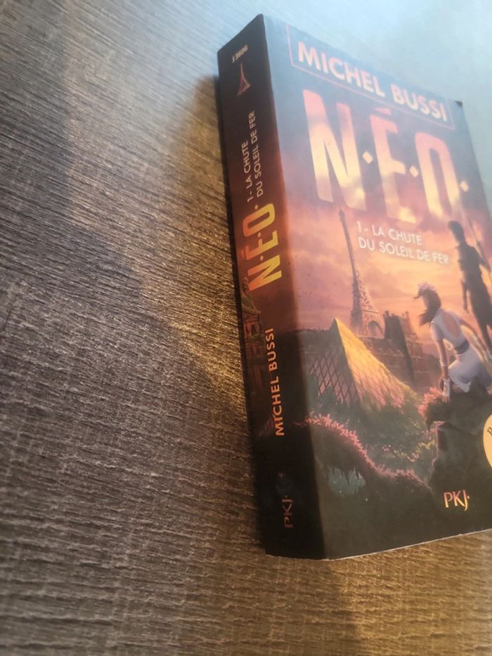 Livre Neo la chute du soleil de fer - photo numéro 3