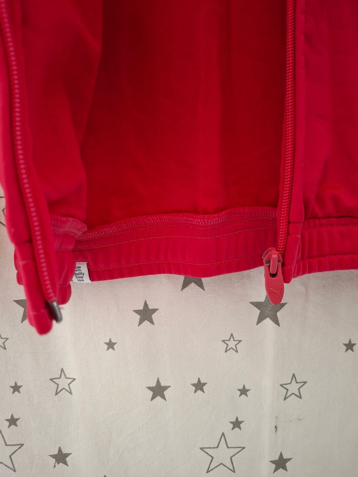 Veste zippée rose et noir col montant 12 ans Puma
2 poches devant et 2 intérieur 
Très bon état ni trous ni tache - photo numéro 10