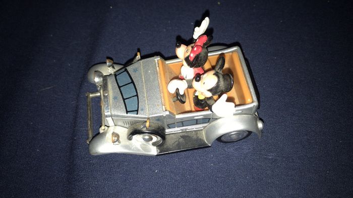 Voiture Mickey et minnie Disneyland resort - photo numéro 2