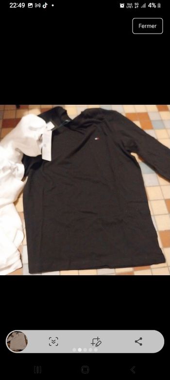 2 sweats tommy hilfiger jamais porté avec étiquette Taille xs