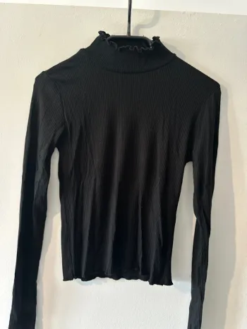 Pull col montant