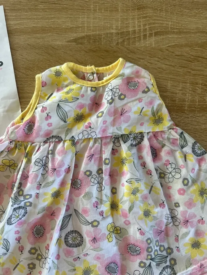 Robe été légère 6 mois - photo numéro 2