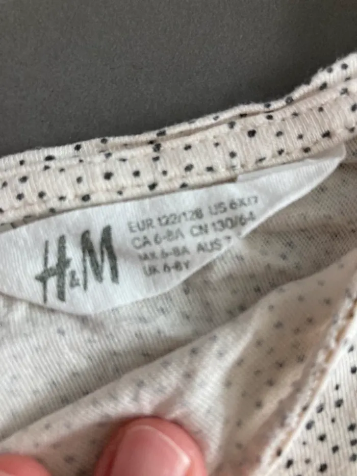 T shirt lapin h&m 6-8 ans en très bon état - photo numéro 2