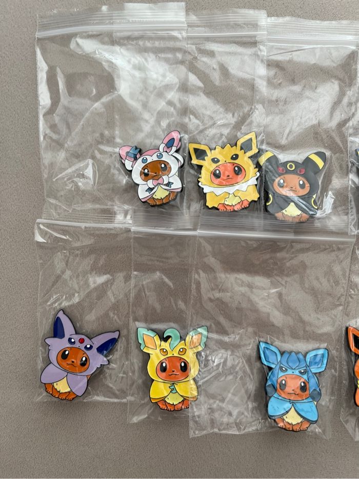 8 Pin's Pokémon évolutions d'Évoli - photo numéro 4