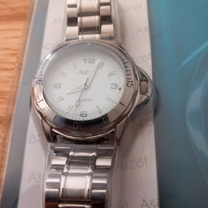 Montre bracelet à quartz - photo numéro 2