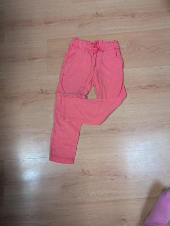 Pantalon carotte unis gaufré rose fille 4 ans Okaidi