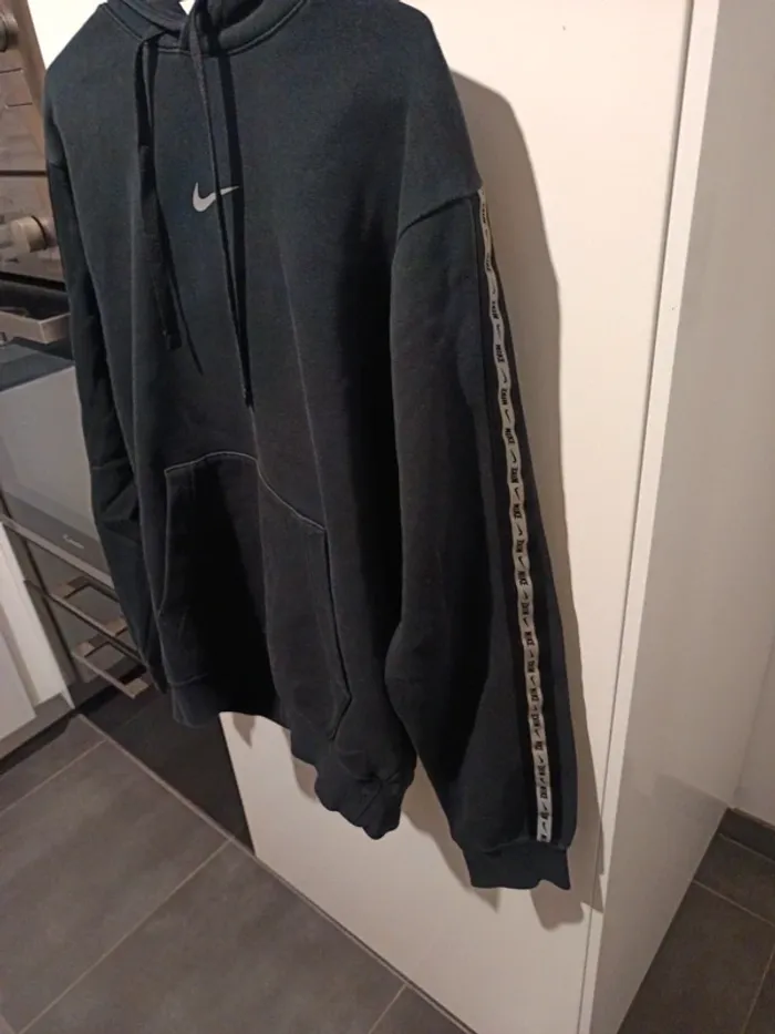 Lot sweat à capuche et ter shirt - photo numéro 3