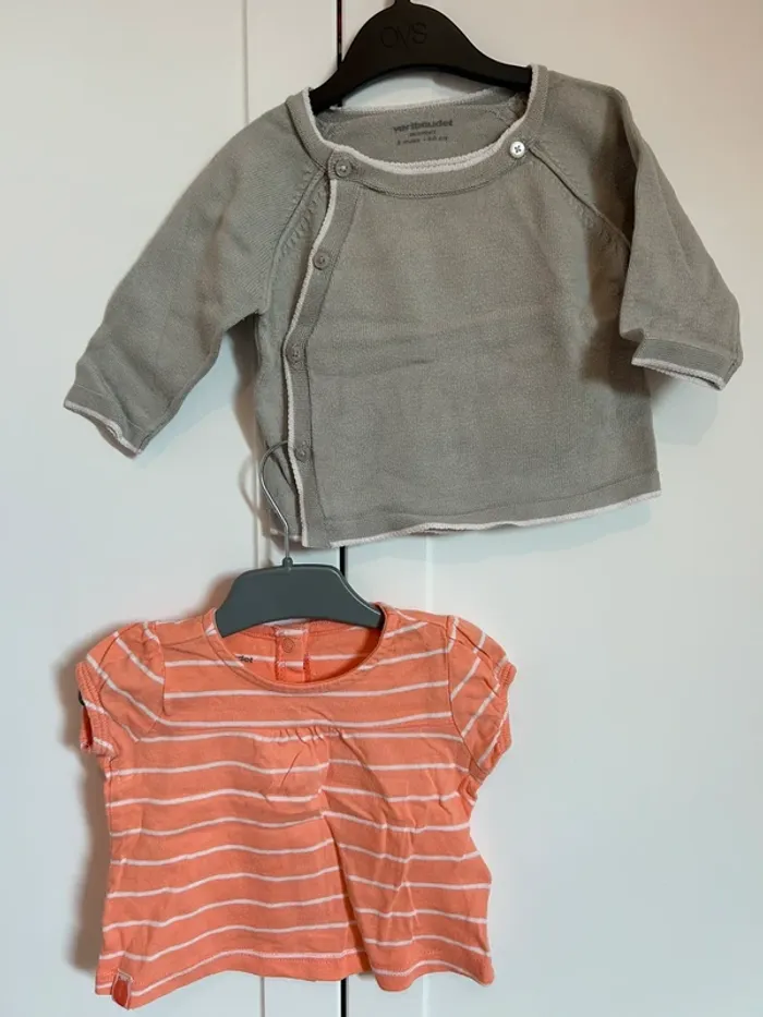 Gilet gris et tes shirt rayé