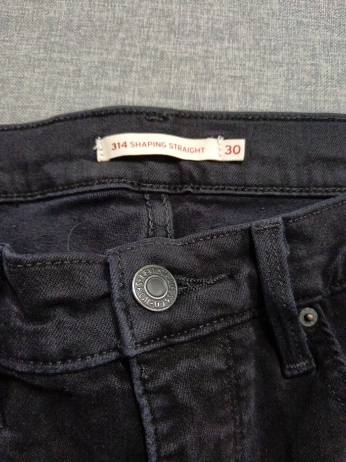 C63 jeans noir Levi's 314 W30 - photo numéro 3