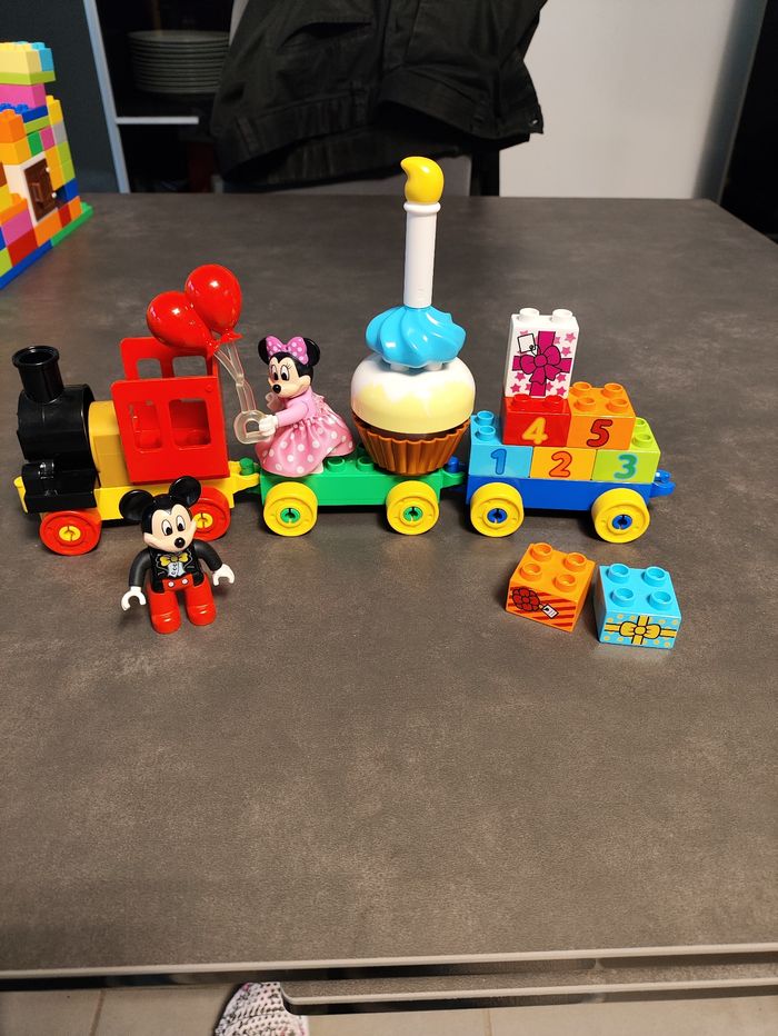 Lego Duplo 10597 – La Parade d’anniversaire de Mickey et Minnie - photo numéro 2