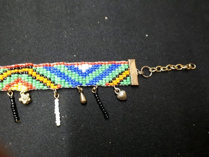 Bracelet avec breloques et perles - photo numéro 3