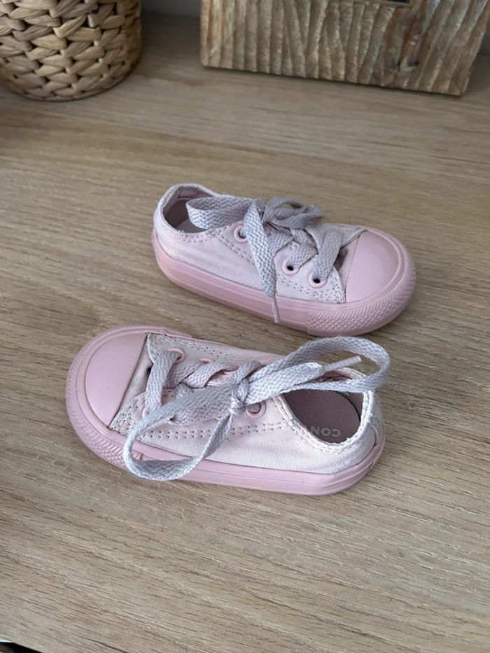 Fille 👧🏻 Converse full rose taille 20