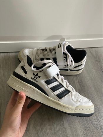 Adidas Forum Low blanche et noir 