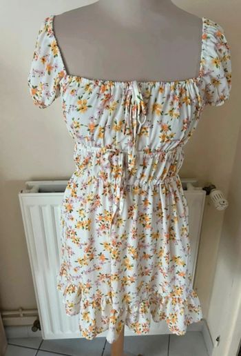 Robe fleurie d’été, blanche et orange, Asos
