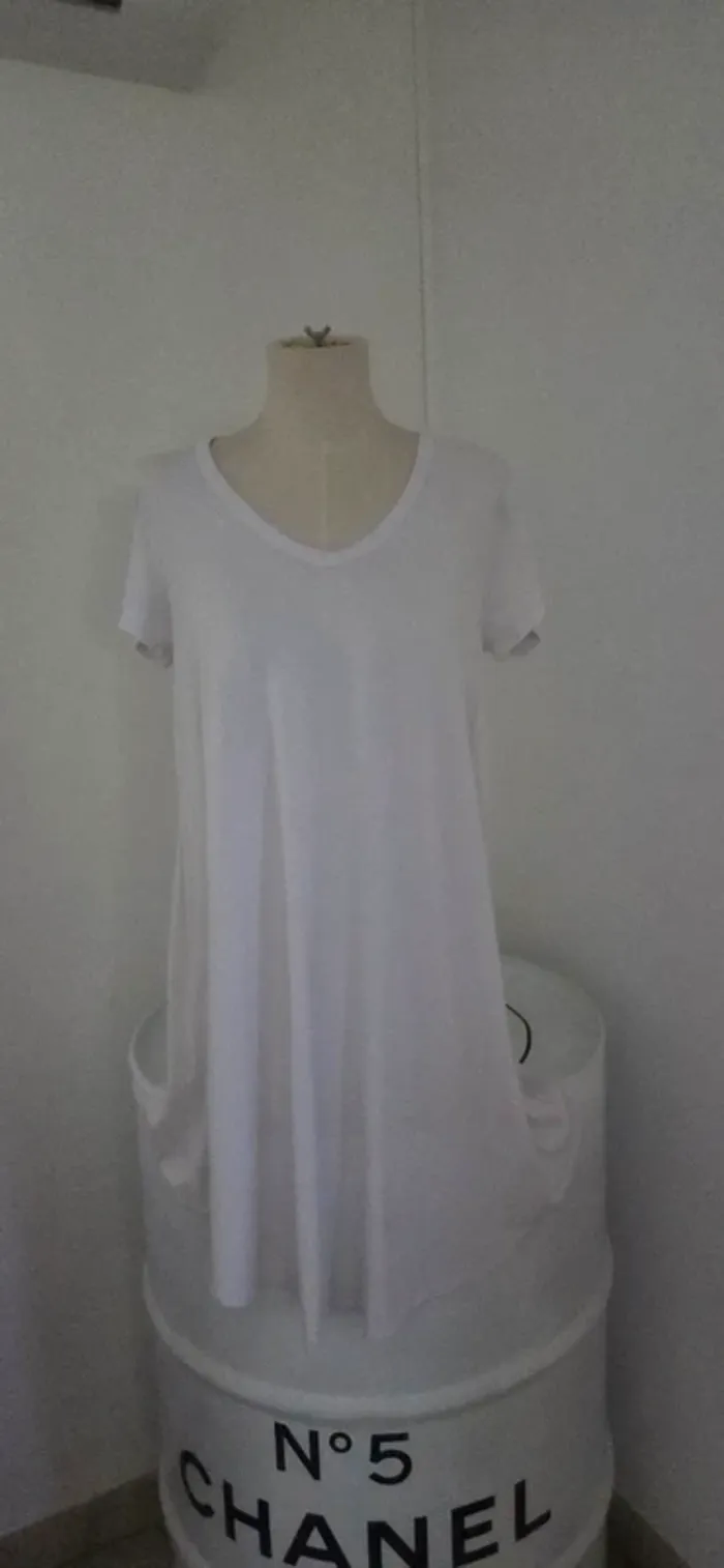 Robe blanche Armani Exchange taille M neuve - photo numéro 2