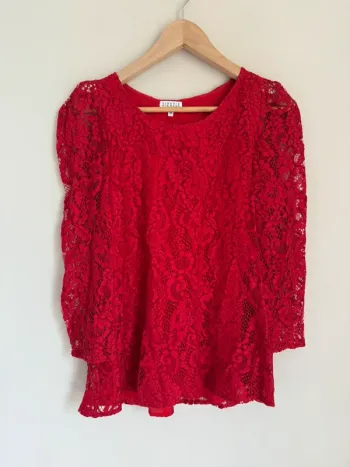 Blouse dentelle rouge CP