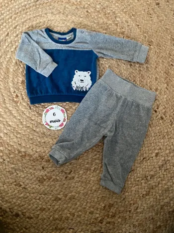 Pyjama 2 pièces taille 6 mois marque Lupilu
