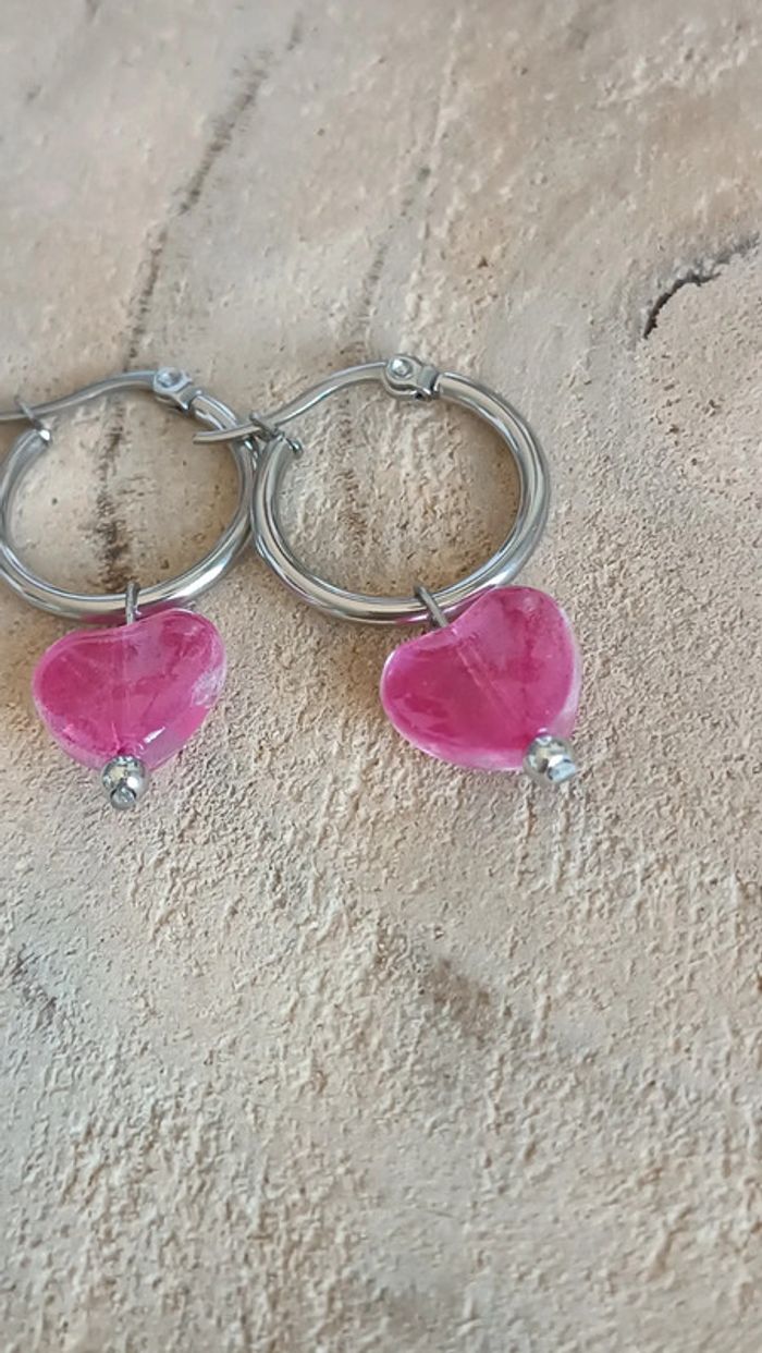Jolies créoles en acier inoxydable et perle coeur en verre - photo numéro 2