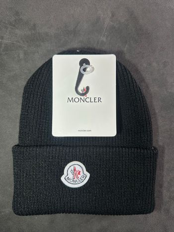Bonnet Moncler noir  – avec étiquette