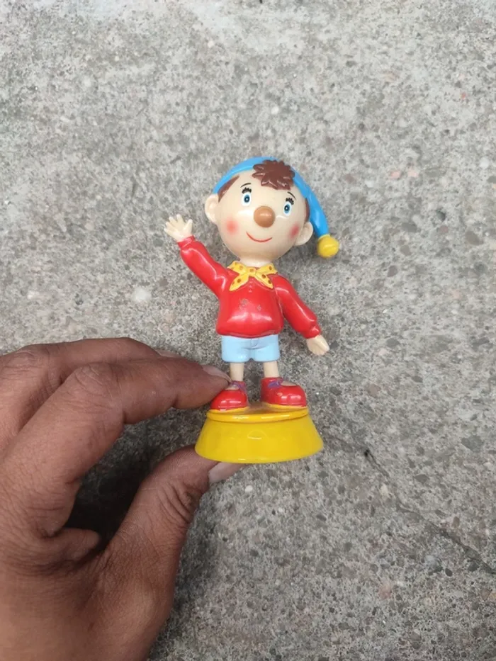 Figurine oui oui