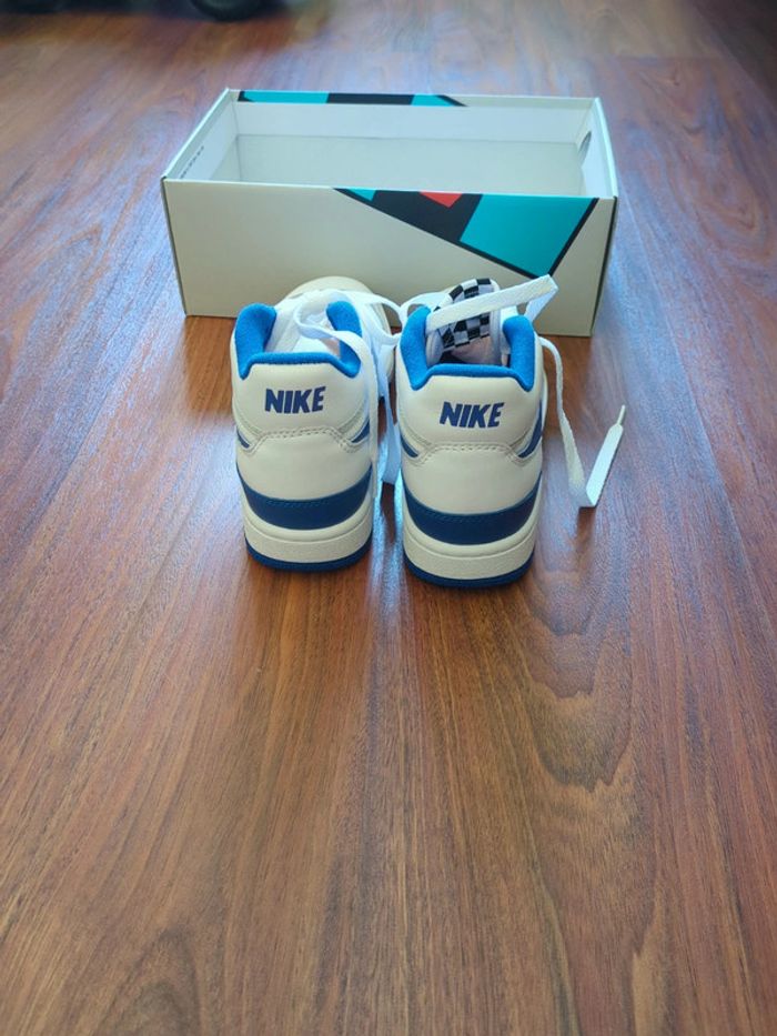 Basket Nike neuve - photo numéro 4