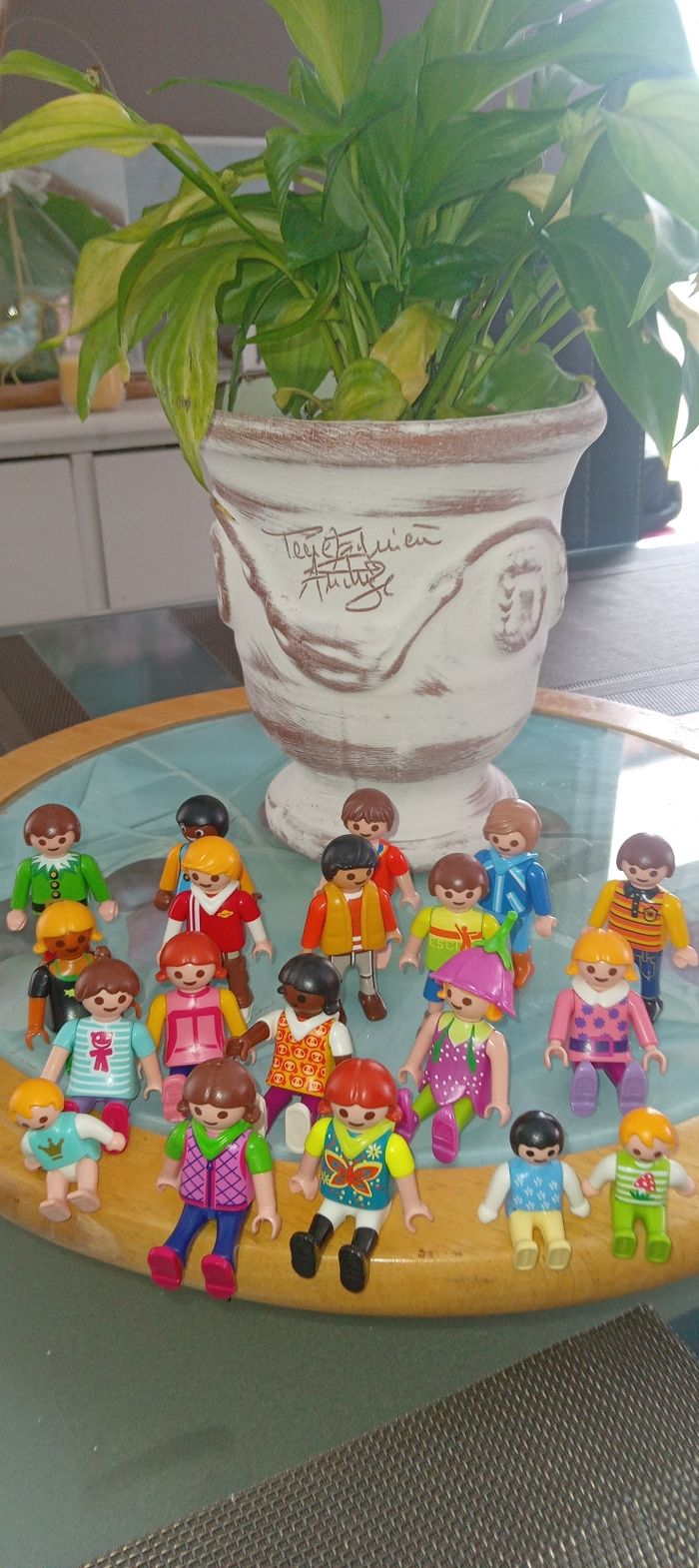 Lot de 8 filles et 8 garçons et 3 bébés playmobil neufs - photo numéro 2