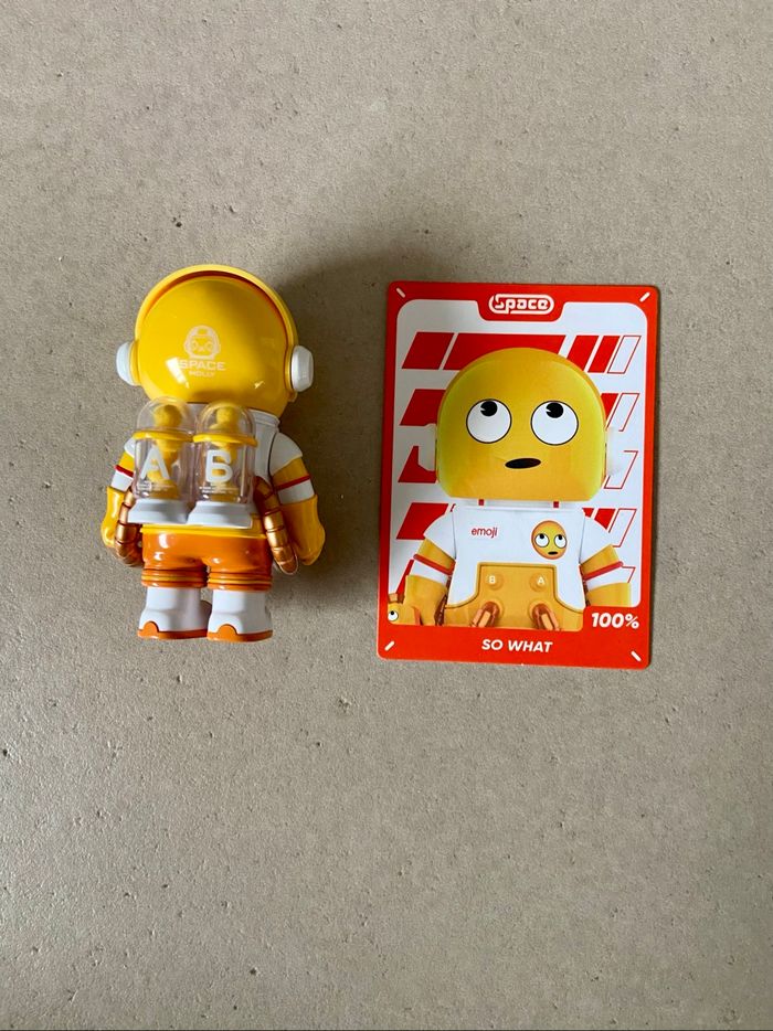 Pop Mart Mega Space Molly Emoji - So What - photo numéro 3