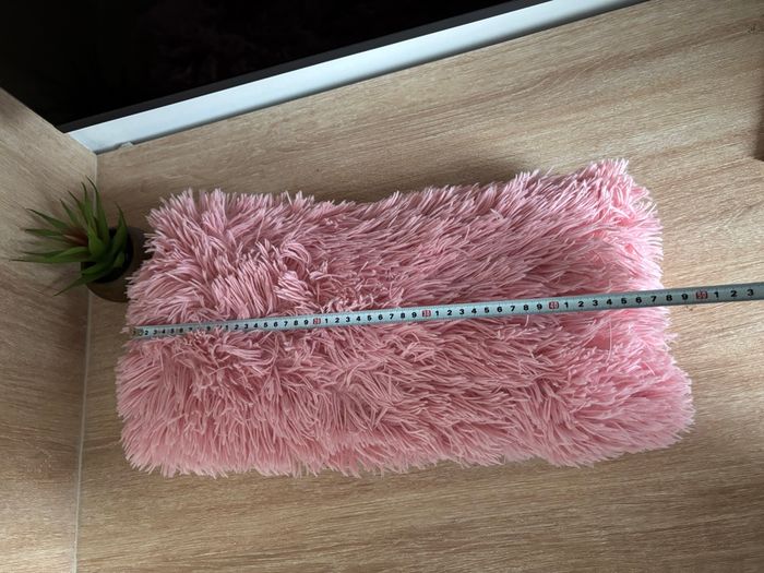 Coussin poil  long rectangulaire rose - photo numéro 2