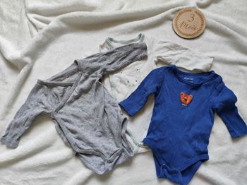 Lot de 3 bodies, 3 mois 👣
