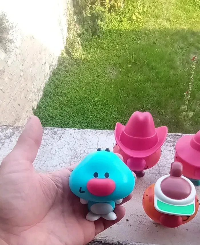 5 figurines oggy oggy - photo numéro 3