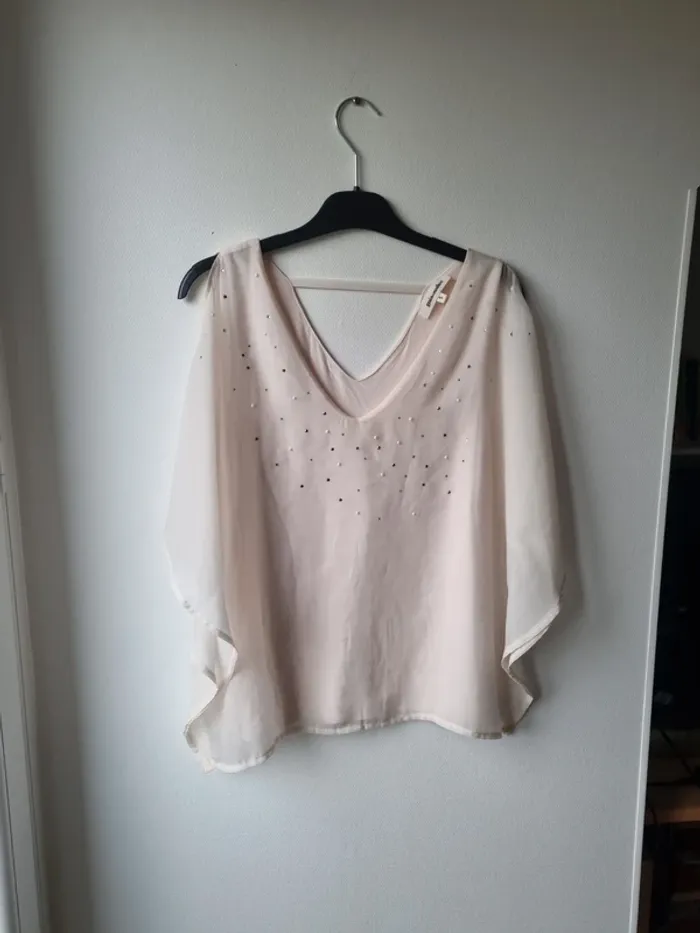 top epaules denudés rose poudré avec perles grain de malice